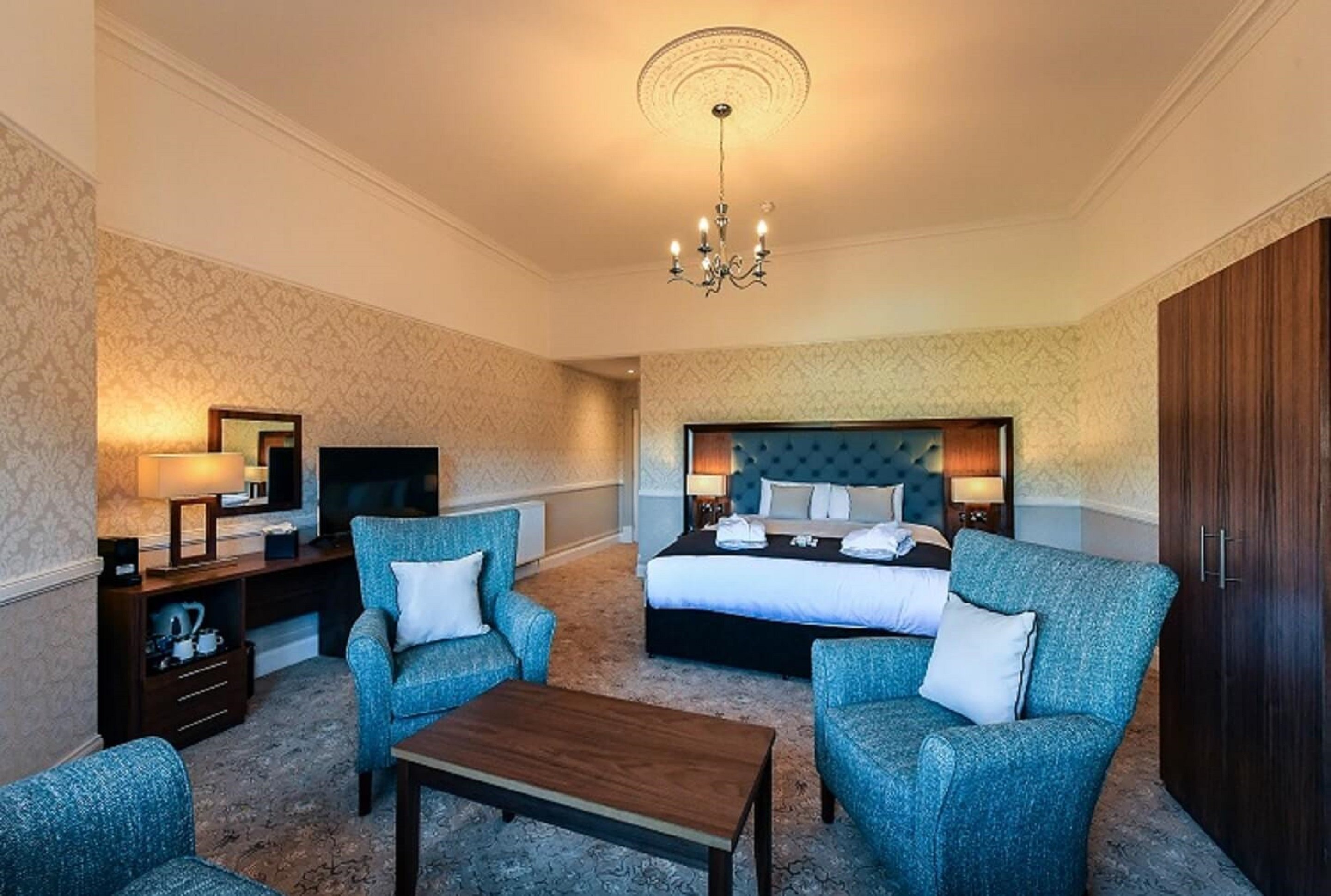 CBH FISHERS HOTEL-guestroom-King Room.jpg