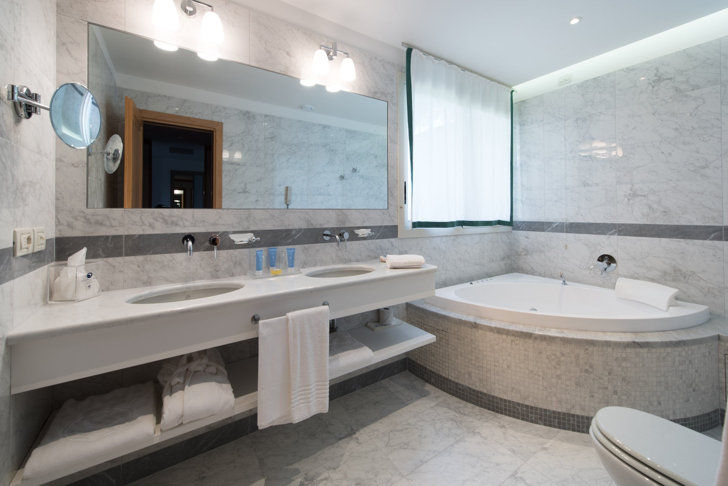Gallia Palace Beach and Golf Spa Resort-guestroom-Bath.jpg