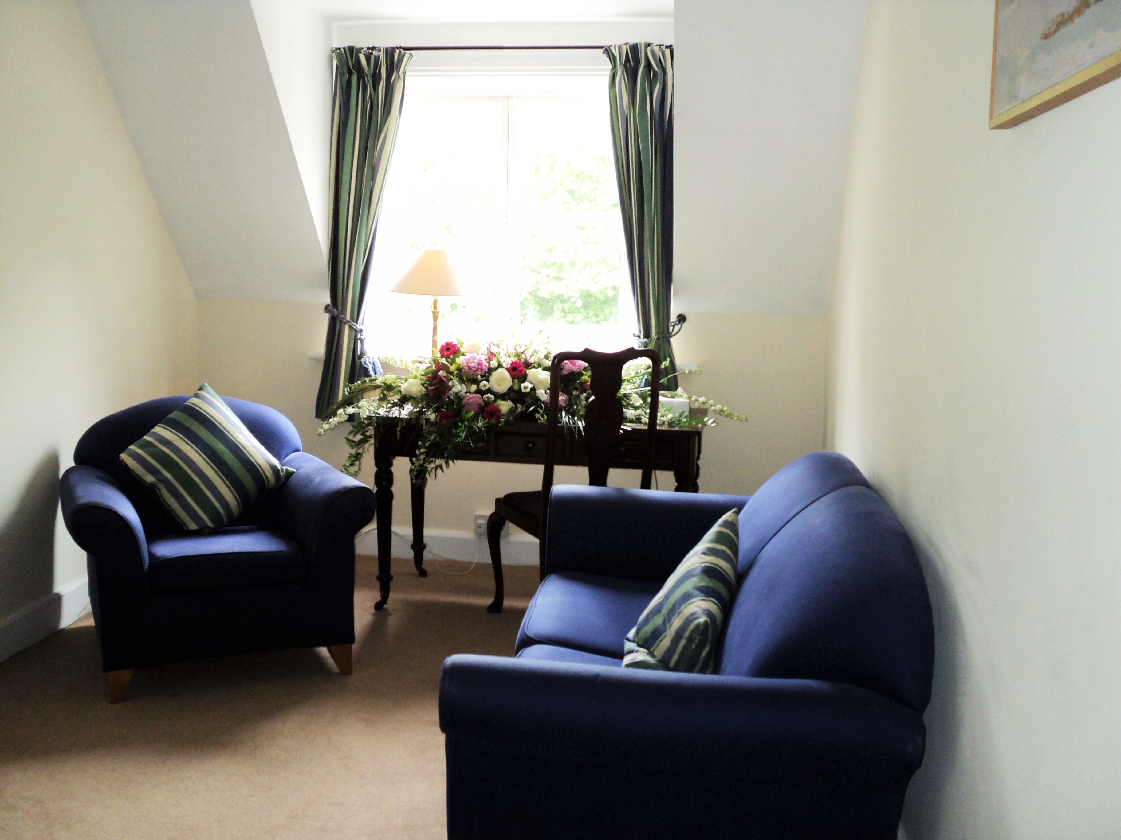 HERITAGE GRANGE AT THURSTON-guestroom-Junior Suite TWIN.jpg