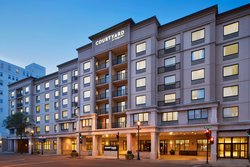  - Courtyard by Marriott Hotel Downtown Milwaukee - I-794, Exit 1E