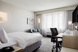  - Courtyard by Marriott Hotel Downtown Milwaukee - I-794, Exit 1E