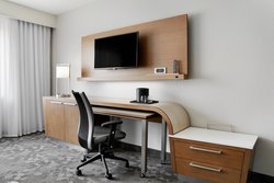  - Courtyard by Marriott Hotel Downtown Milwaukee - I-794, Exit 1E