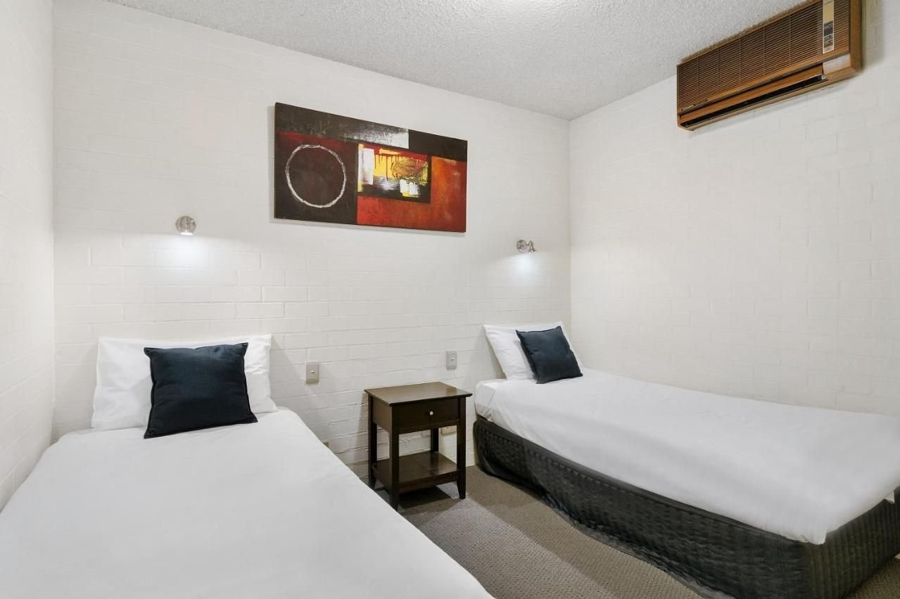 CITY REACH MOTEL-guestroom-Family Suite.jpg