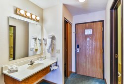  - Polynesian Water Park Resort Wisconsin Dells