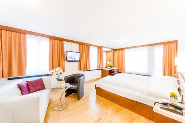 HOTEL LINDE-guestroom-Junior Suite Standard.jpg