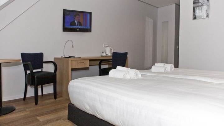 HOTEL HULSMAN-guestroom-Triple Room.jpg