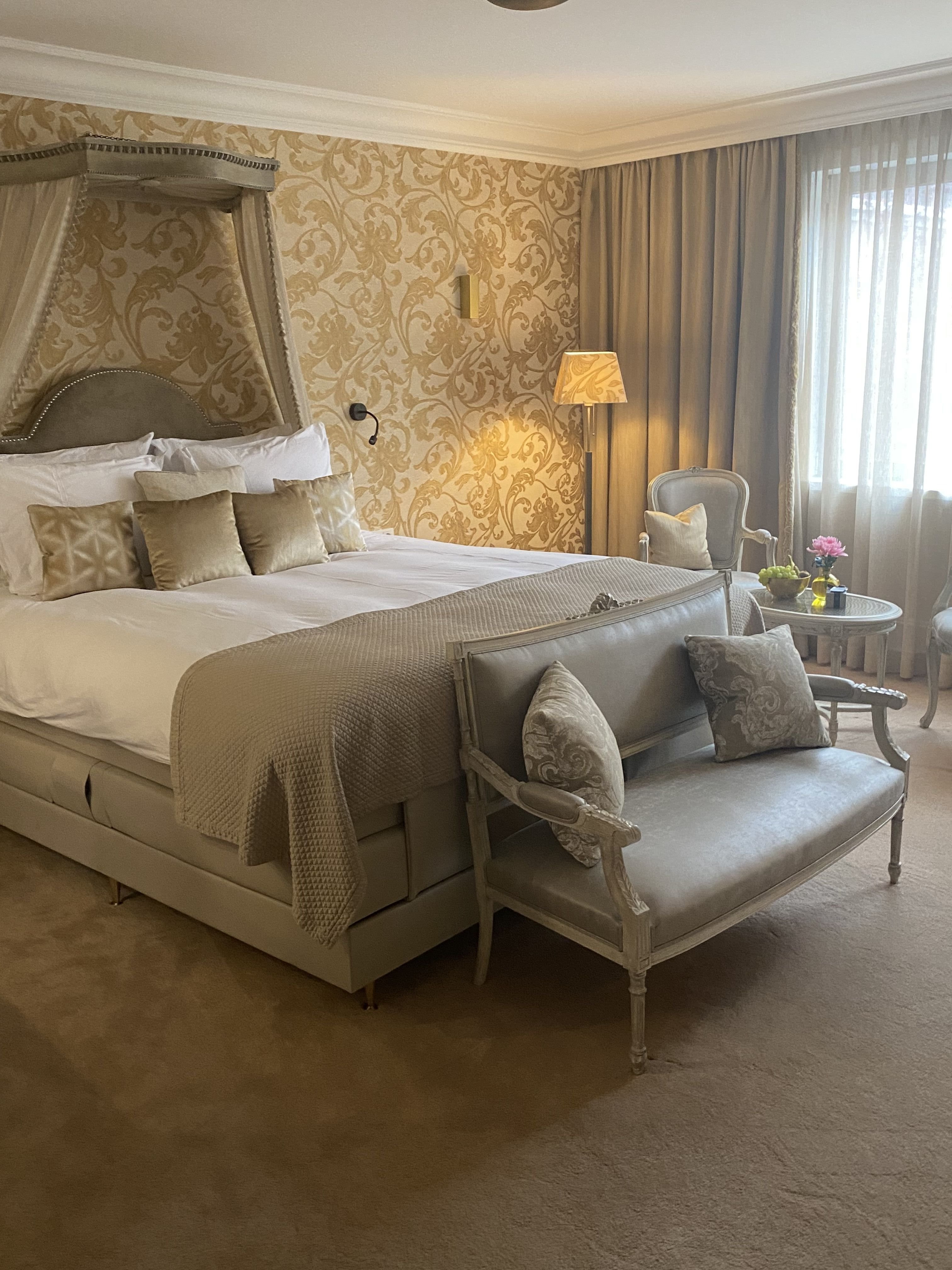 GOOD SEASONS CITY CENTRE HOTEL DEN-guestroom-Suite.jpg