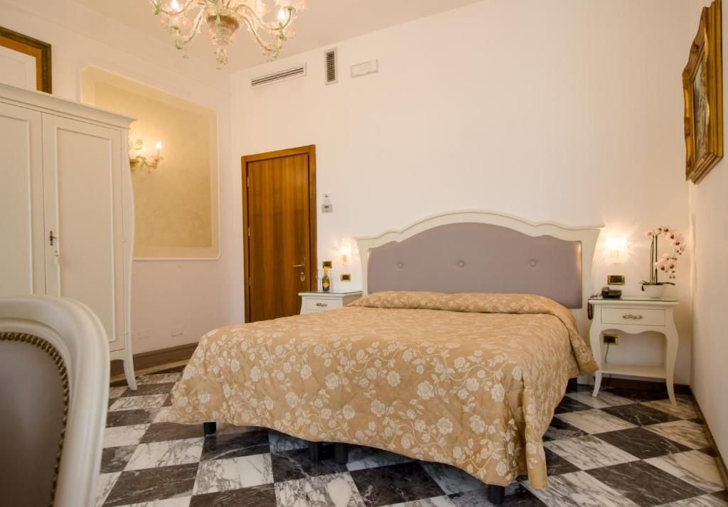HOTEL VILLA STUCKY-guestroom-Double or twin room.jpg