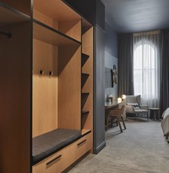  - Kinn Guesthouse Downtown Milwaukee - I-794, Exit 1E