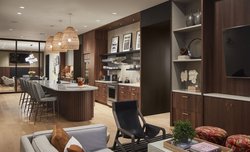  - Kinn Guesthouse Downtown Milwaukee - I-794, Exit 1E