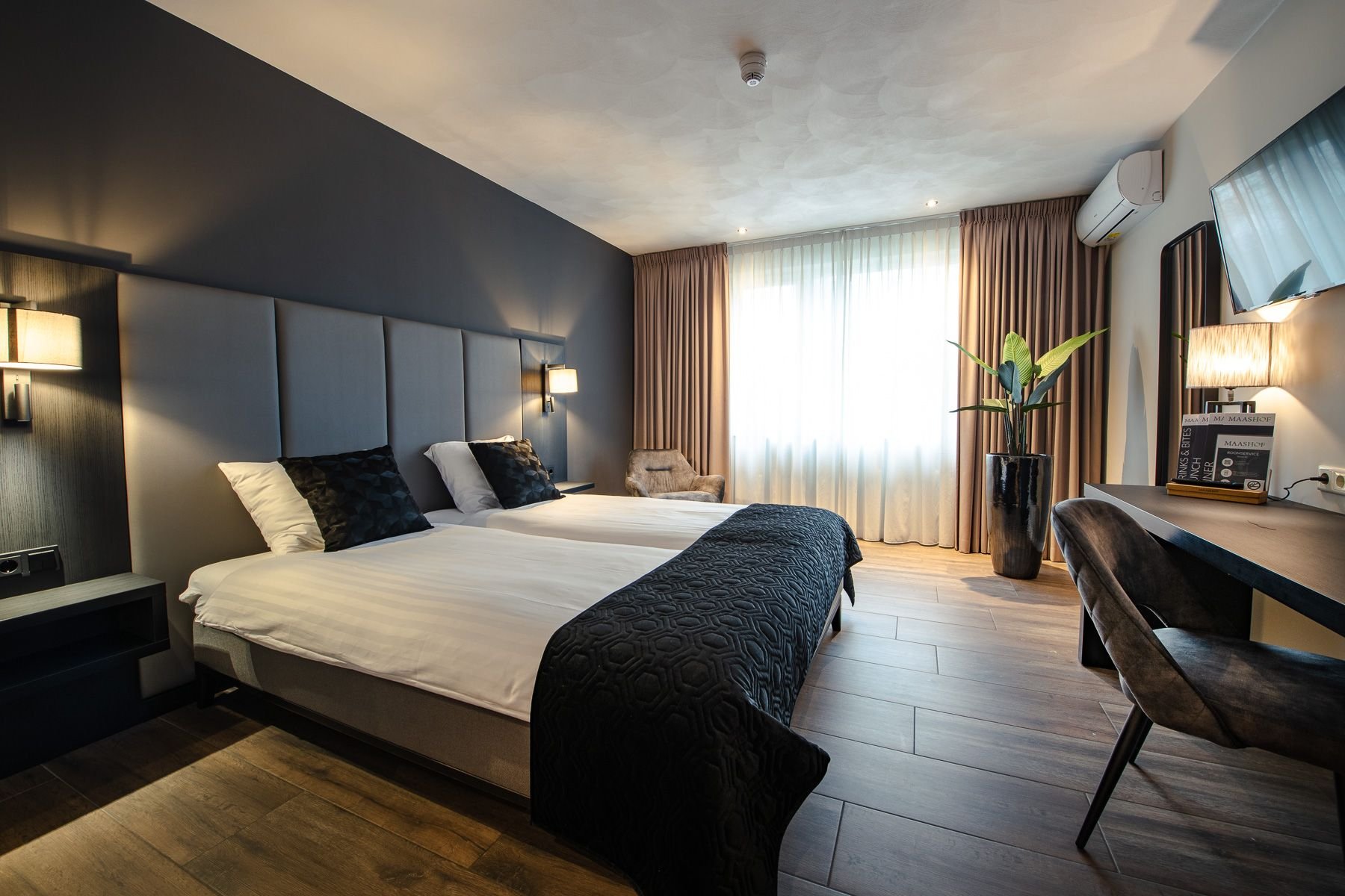 HOTEL MAASHOF-guestroom-ComfortPlus Room.jpg