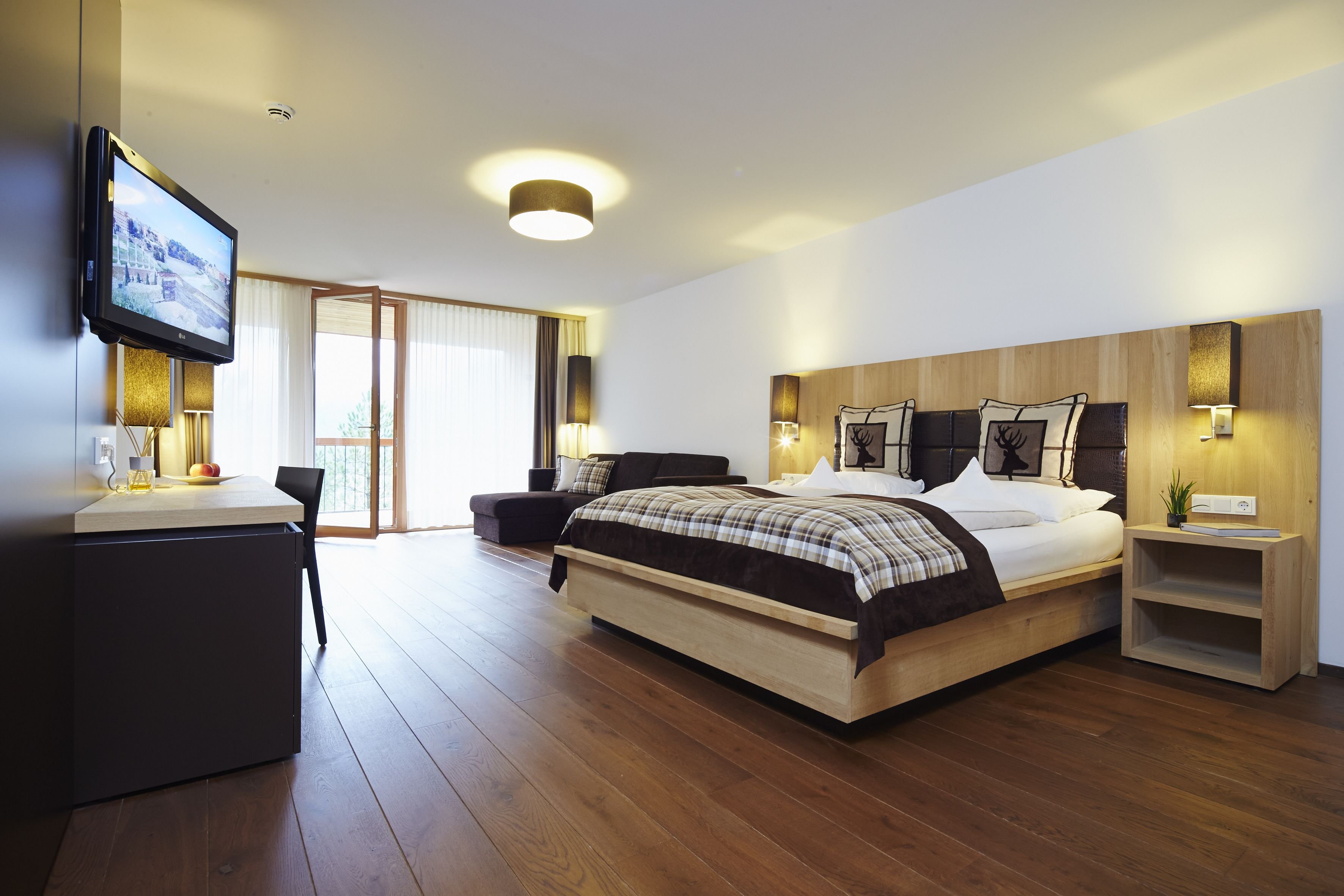 DAS KRONTHALER-guestroom-Junior suite.jpg