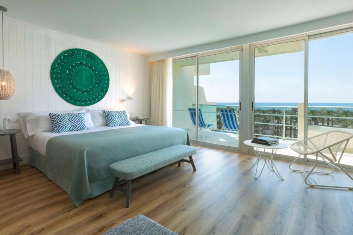 BLAUMAR HOTEL-guestroom-C8D774 Guest Room.jpg