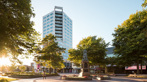 Crowne Plaza Christchurch is located opposite Victoria Square