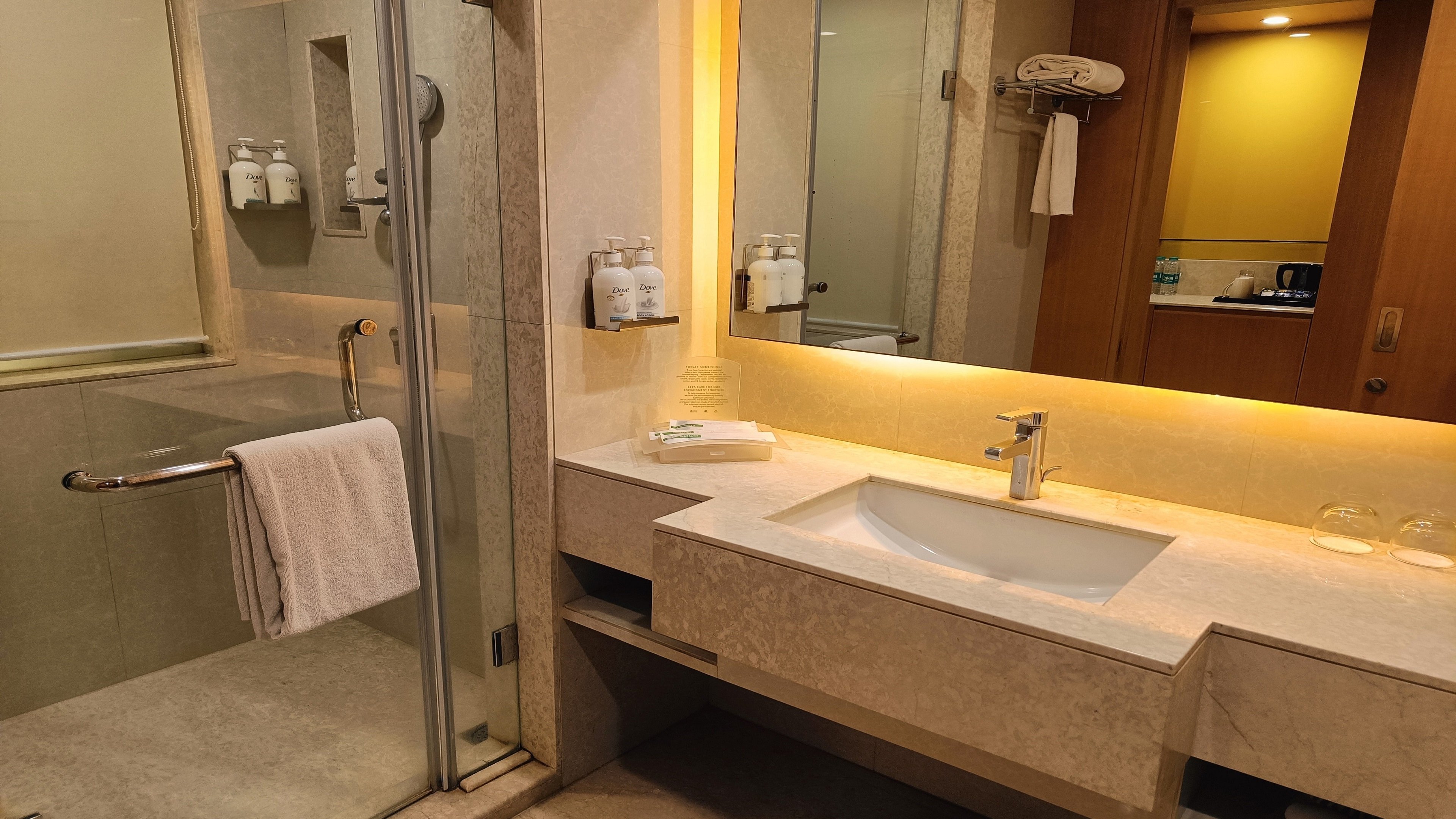 HOLIDAY INN AMRITSAR RANJIT AV-guestroom-Guest Bathroom.jpg