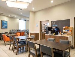  - Holiday Inn Express & Suites Wendover Greensboro - I-40, Exit 214