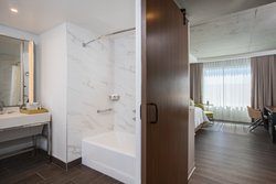  - Renaissance Hotel Airport Gateway Atlanta - I-85, Exit 72