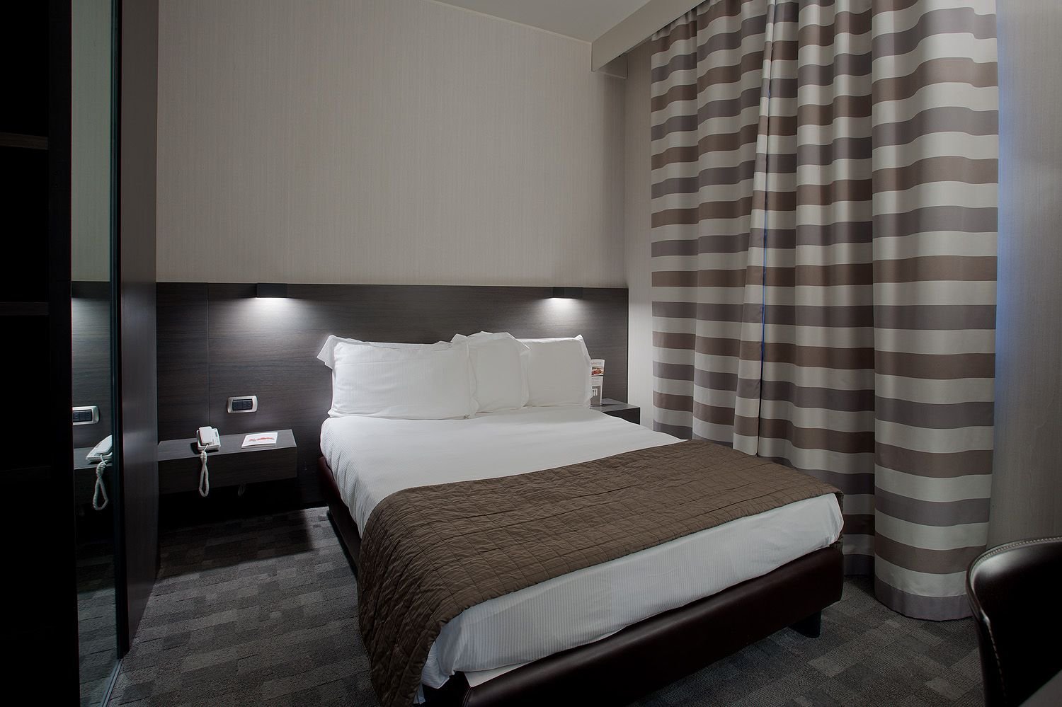 HOTEL OVEST-guestroom-Small room single use.jpg