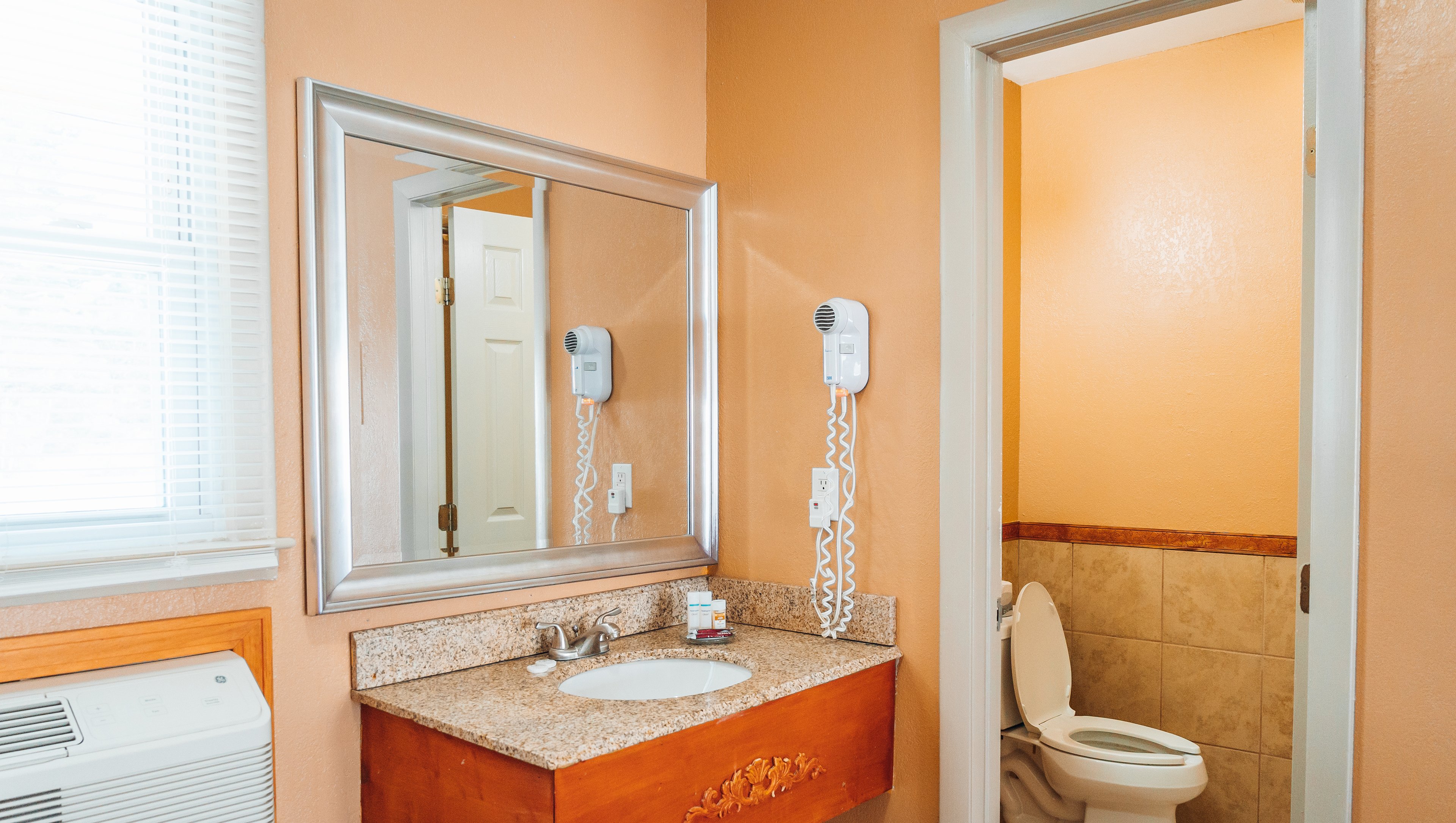 Quiet Corner Inn-guestroom-Bathroom Quiet Corner Inn Brooklyn CT.jpg