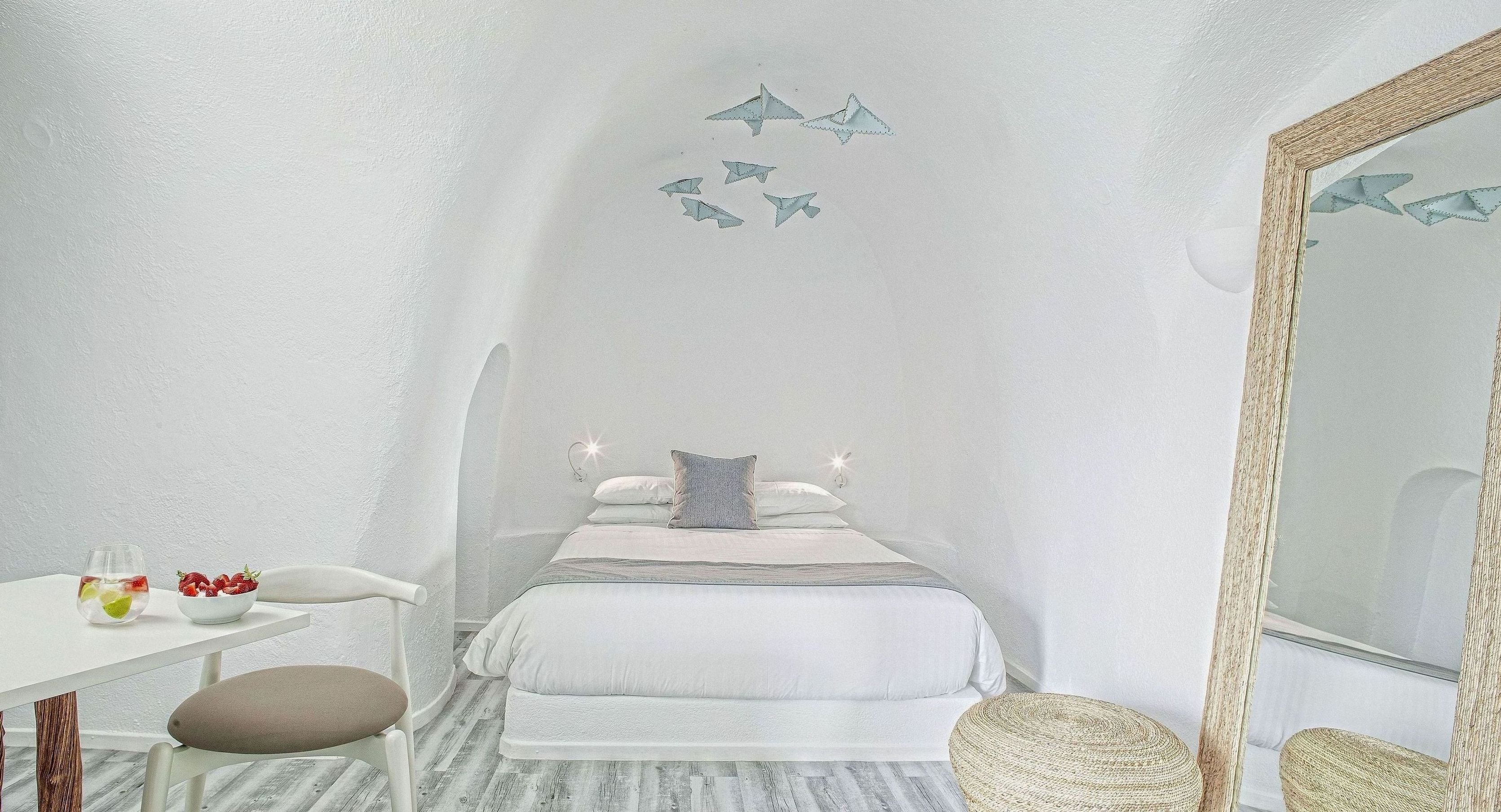 MILL HOUSES ELEGANT SUITES-guestroom-Junior suite with caldera view.jpg