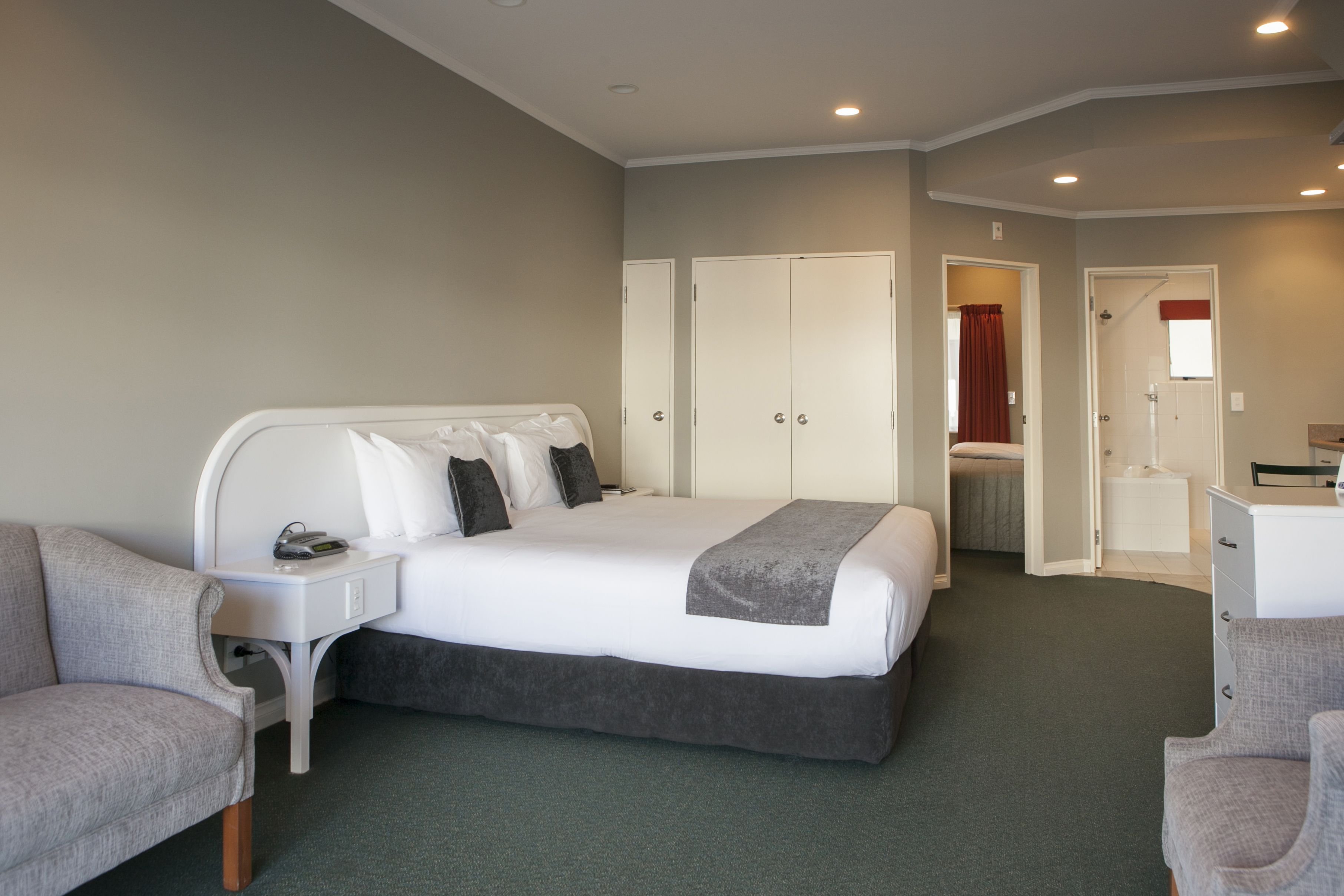 CORNWALL MOTOR LODGE-guestroom-One Bedroom Unit.jpg