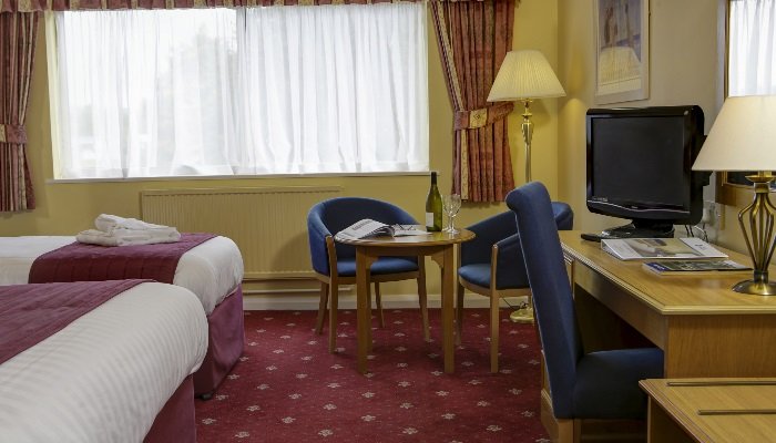TIVERTON HOTEL LOUNGE AND VENU-guestroom-Bedroom.jpg