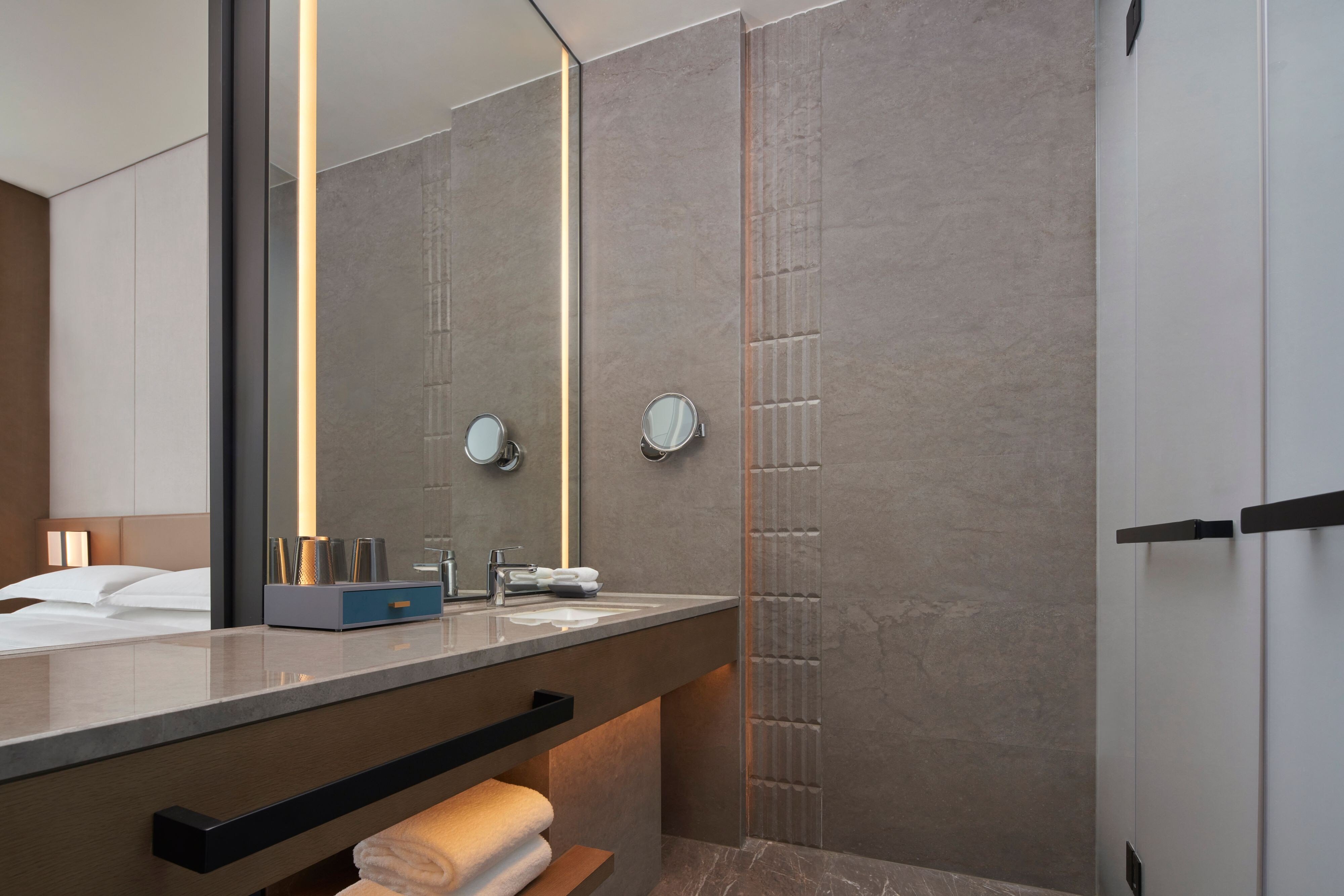 Courtyard by Marriott Wenzhou Yueqing-guestroom-Deluxe Bathroom.jpg