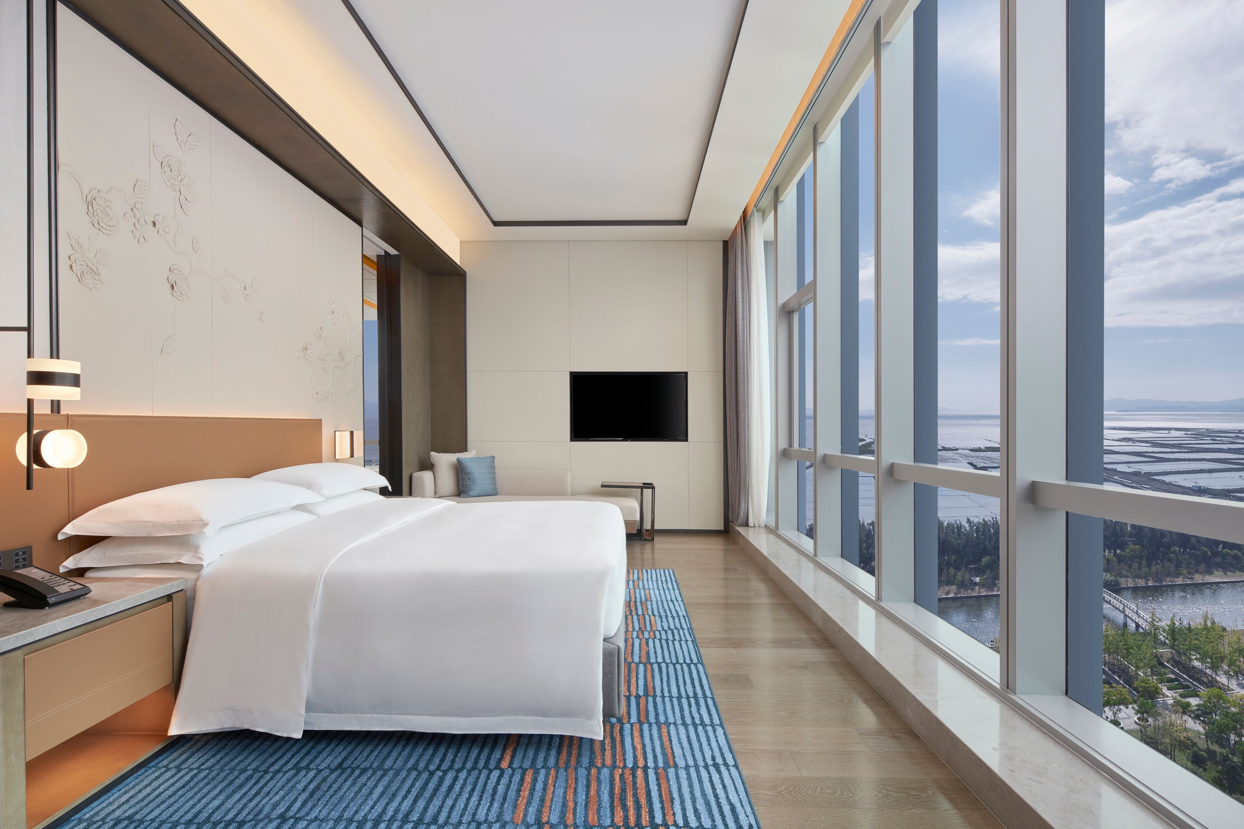Courtyard by Marriott Wenzhou Yueqing-guestroom-Deluxe Suite Bedroom.jpg