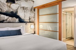  - Delta Hotel by Marriott Downtown Vancouver Suites