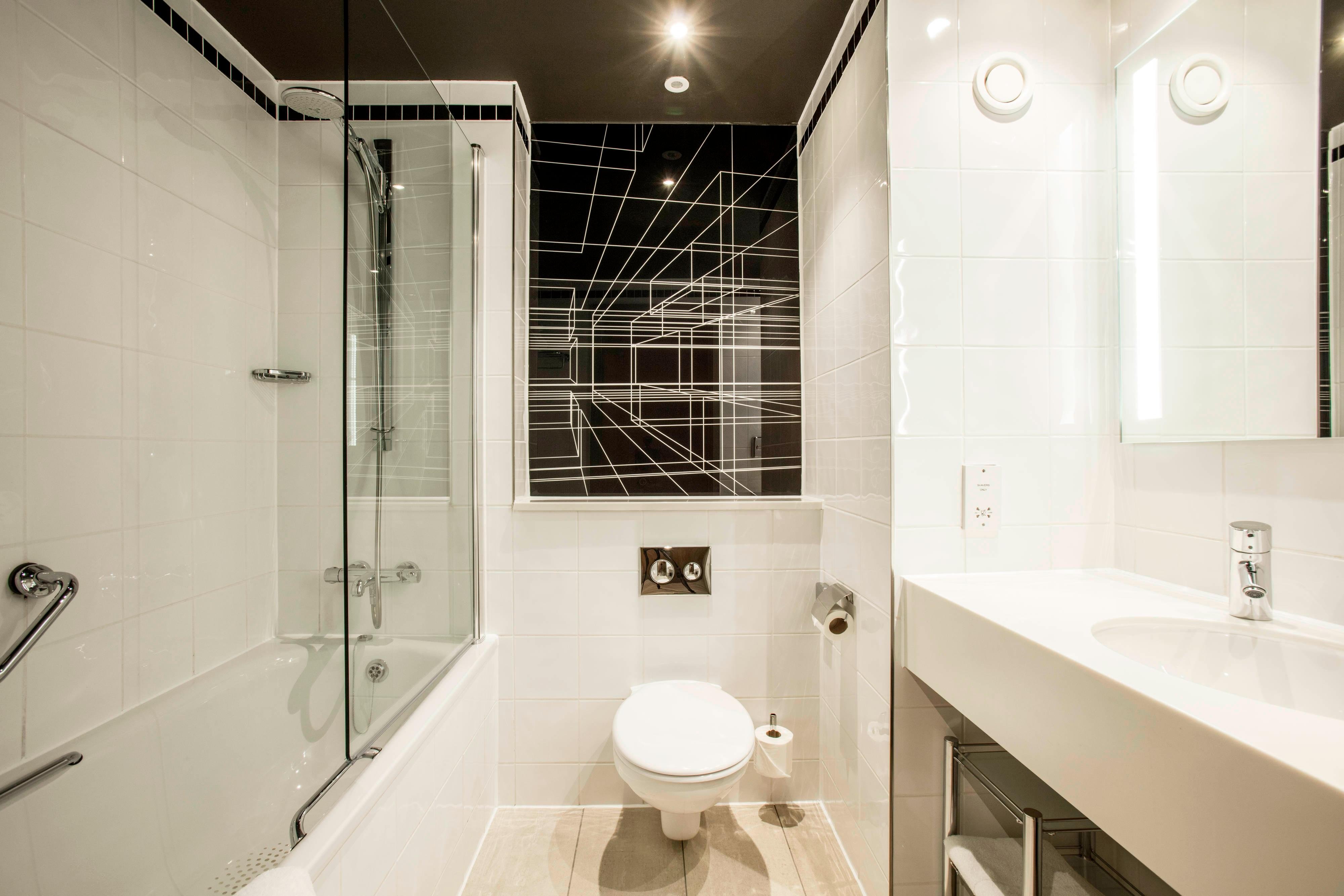 AC Hotels by Marriott Manchester Salford Quays-guestroom-Guest Bathroom.jpg