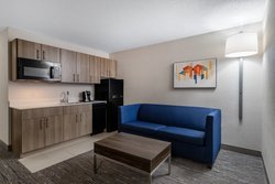  - Holiday Inn Express North St Paul - I-35 E, Exit 115