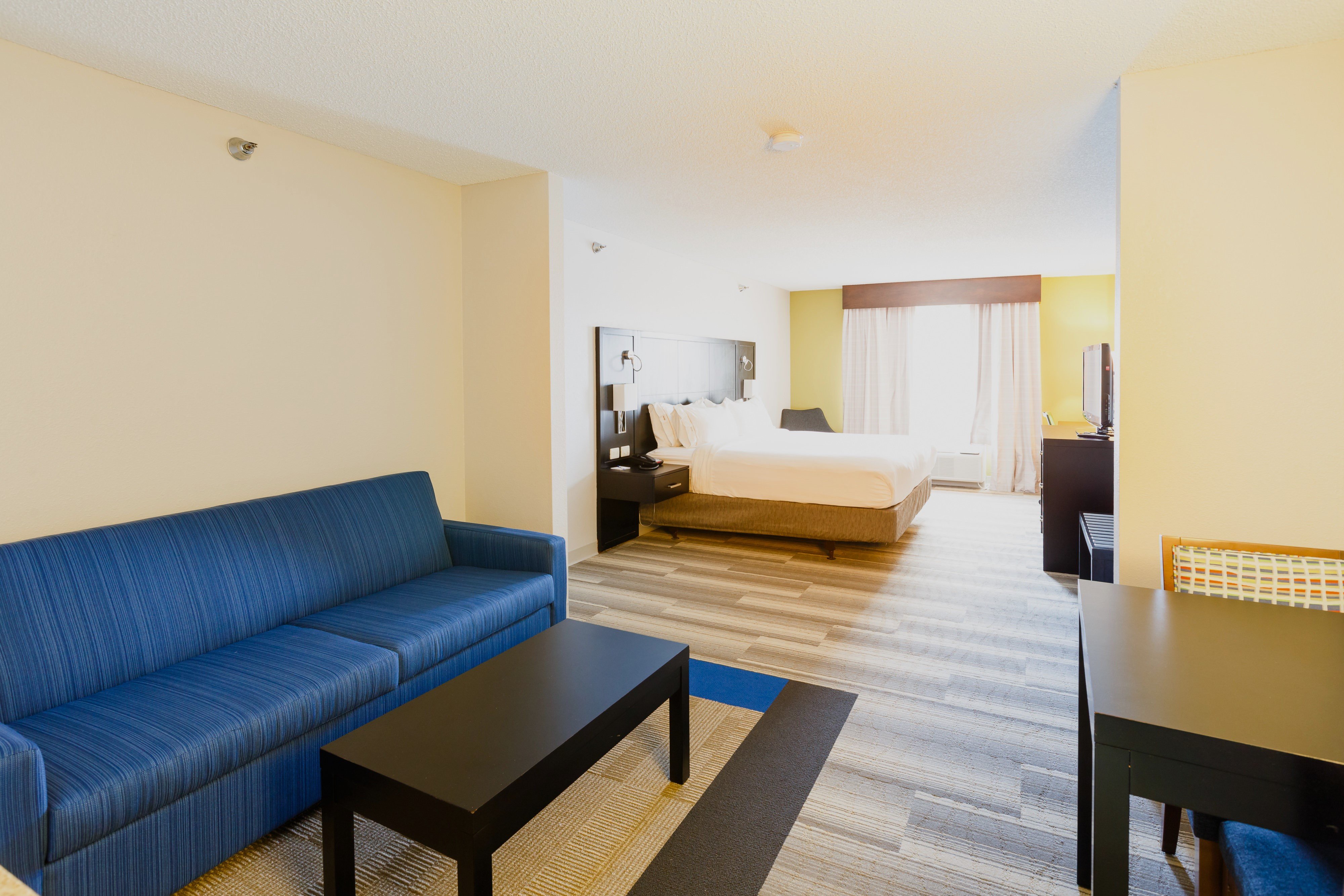 HOLIDAY INN EXP STES SHELBYVIL BY I-guestroom-Guest Room.jpg