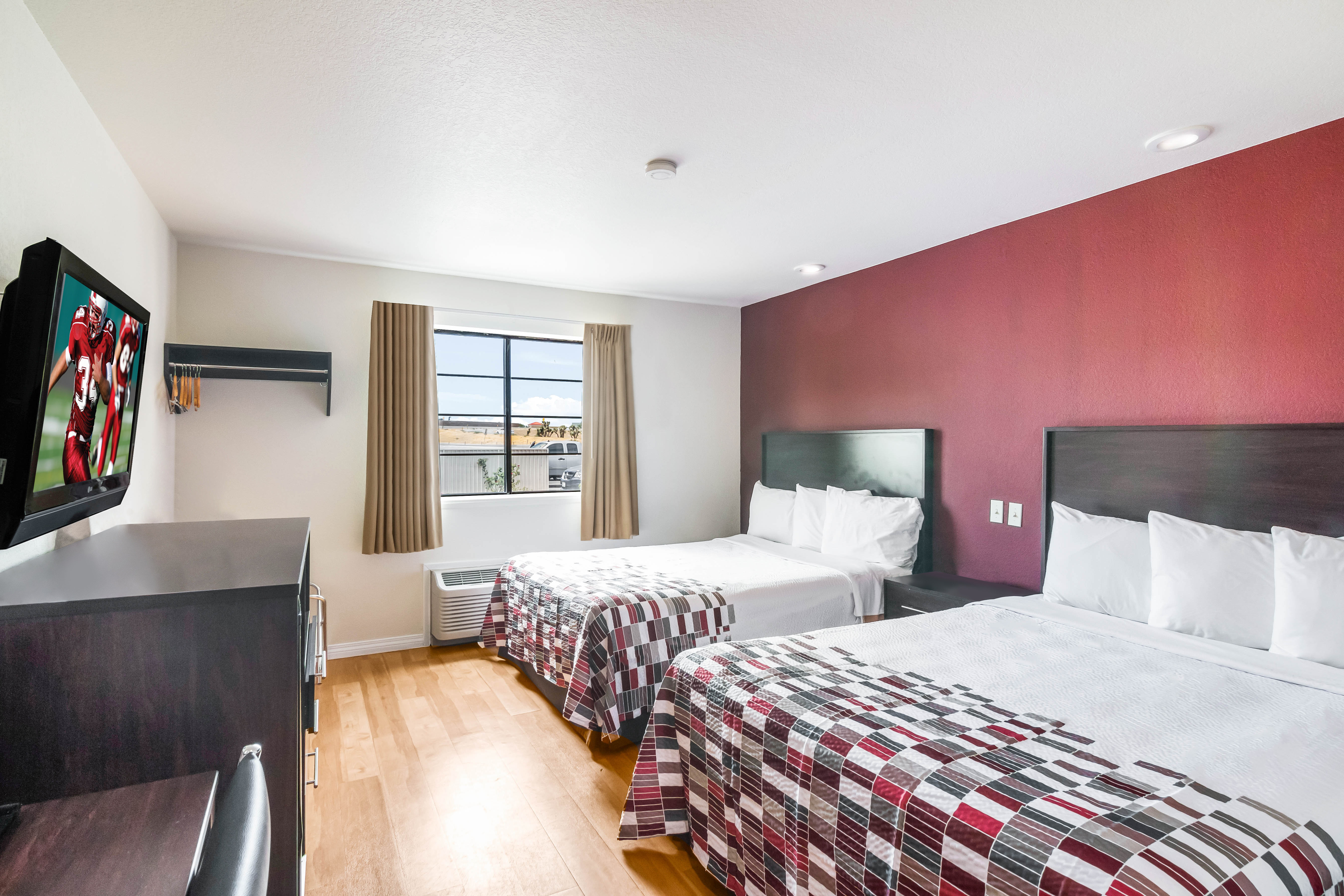 RED ROOF PALMDALE-LANCASTER-guestroom-Deluxe Queen.jpg
