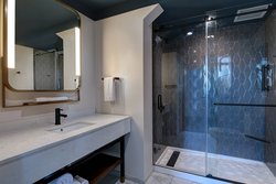  - Courtyard by Marriott Hotel Downtown Cincinnati - I-71, Exit 1B