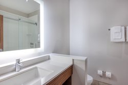  - Holiday Inn Express Troy - I-55 & I-70, Exit 18