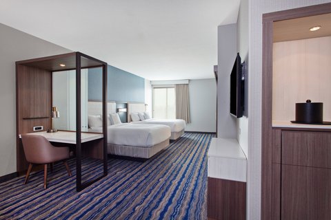 Larger Queen/Queen Studio Suite - Sleeping area
