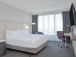  - Crowne Plaza Hotel Airport Indianapolis - I-74 & I-465, Exit 11