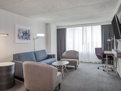  - Crowne Plaza Hotel Airport Indianapolis - I-74 & I-465, Exit 11
