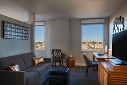  - Renaissance Savery Hotel Des Moines