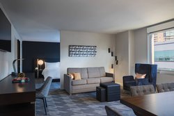  - Renaissance Savery Hotel Des Moines