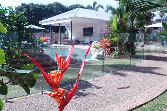 MOSSMAN RESORT HOLIDAY VILLAS-guestroom-Poolside Queen.jpg