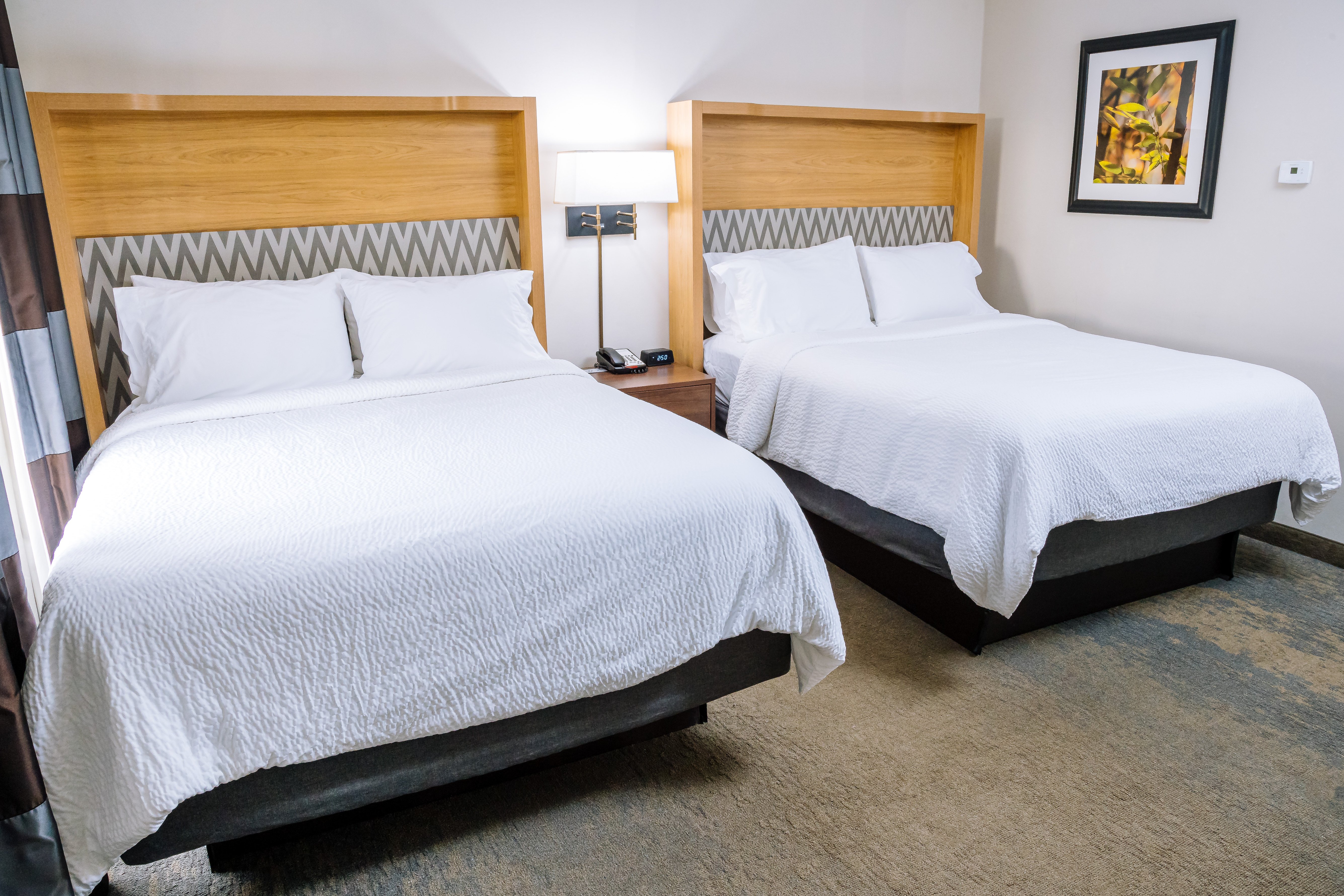 HOLIDAY INN STOCKBRIDGE BY IHG-guestroom-Queen Bed Guest Room.jpg