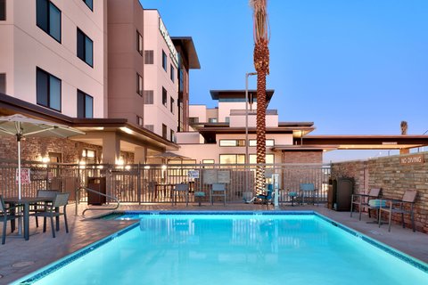 Pool at the Avondale Arizona Marriott Hotel