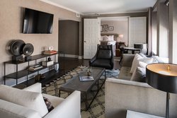  - Claridge House Hotel Downtown Gold Coast Chicago