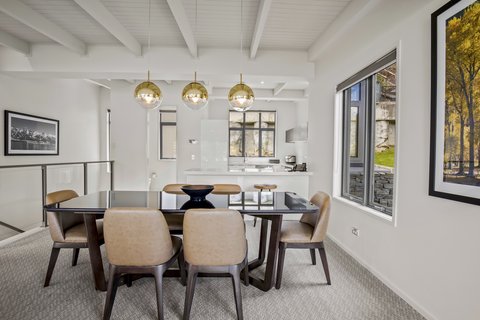 THE REES HOTEL - Photo 25