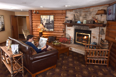 SCH Stoney Creek Inn Quincy Lobby