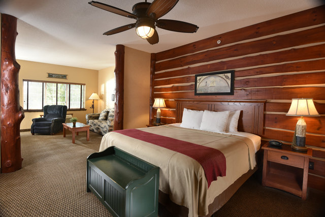 Stoney Creek Hotel Columbia-guestroom-CQXN Extended Stay Suite Queen Cottage Bed.jpg
