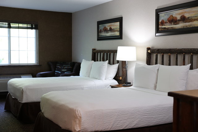 Stoney Creek Hotel Peoria-guestroom-DDHN Deluxe Double Accessible Bed.jpg