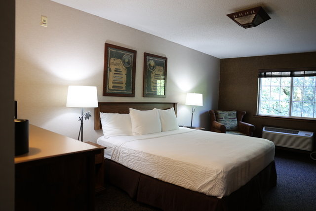 Stoney Creek St. Joseph-guestroom-DKXN Deluxe King Balcony Bed.jpg