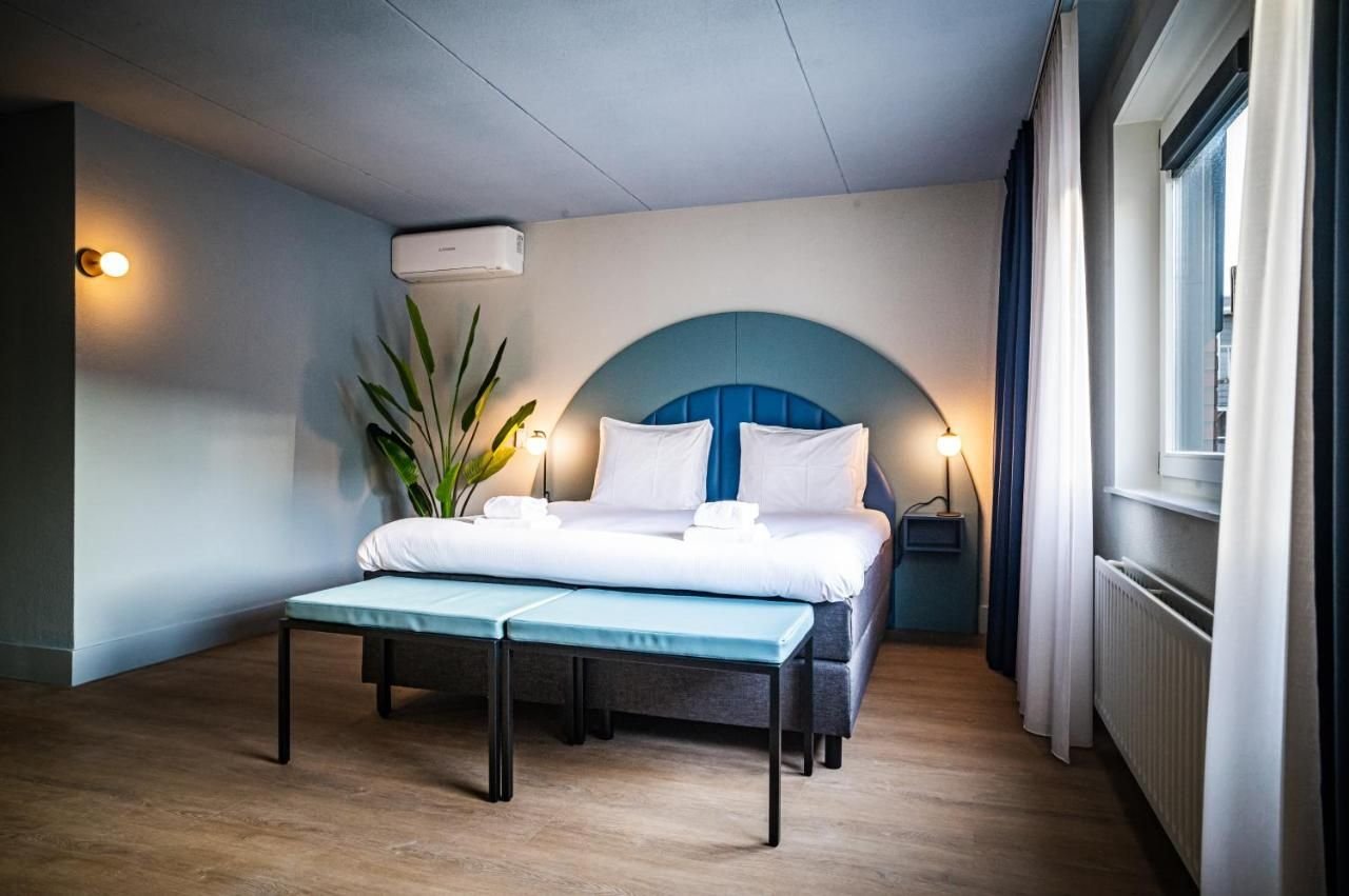 HOTEL HALBERT-guestroom-Standard Room.jpg